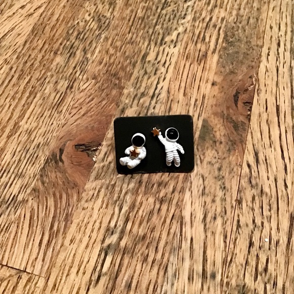 Reach for the stars earrings - Picture 3 of 6